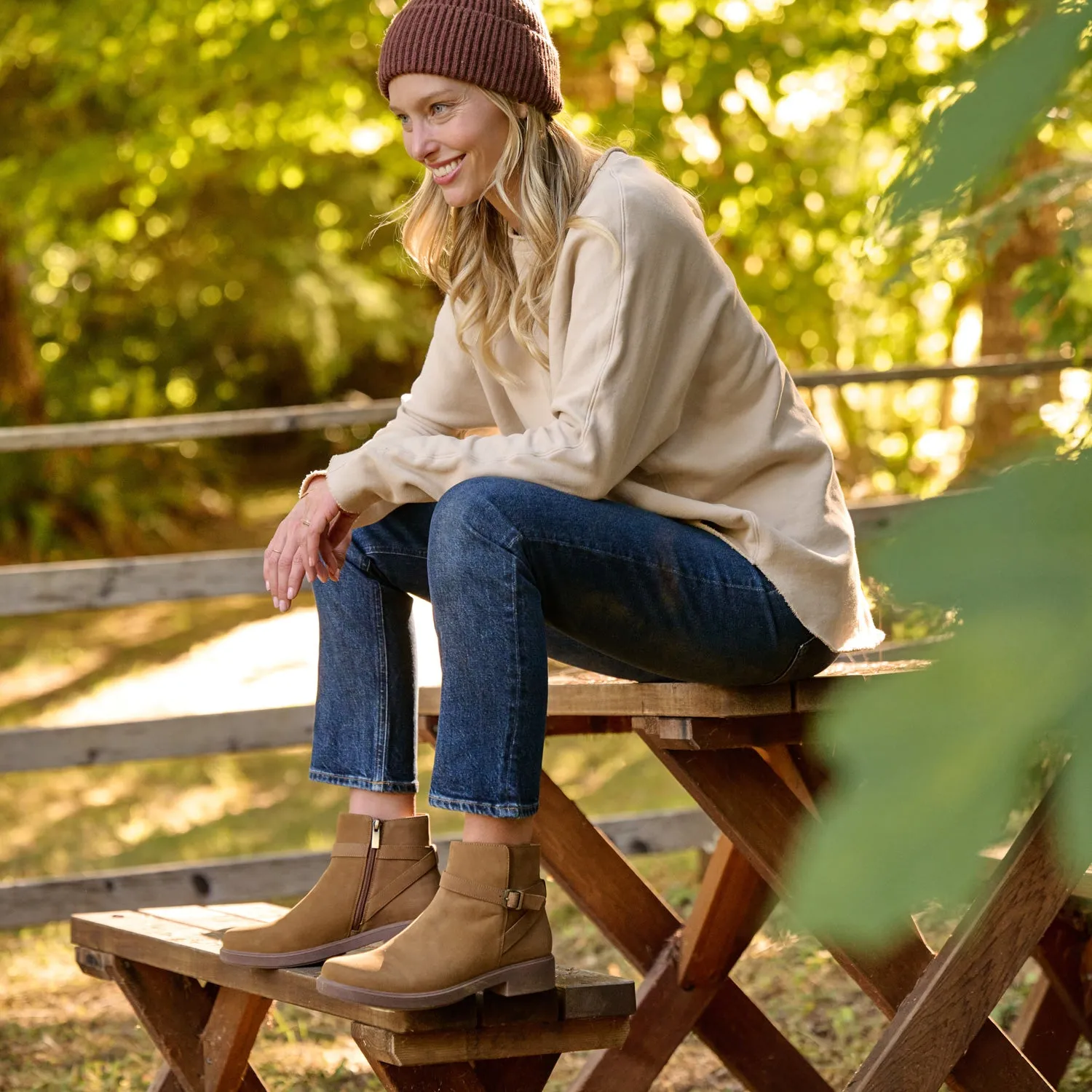 Compass Buckle Crisp Look Climate Friendly