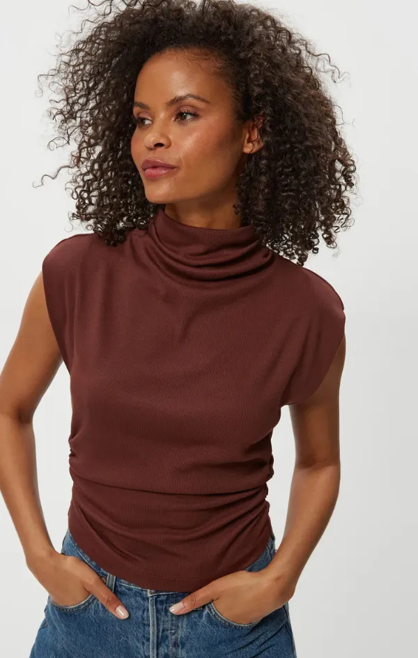 Amara Crop Tee SeamlessTransition Easy Layering