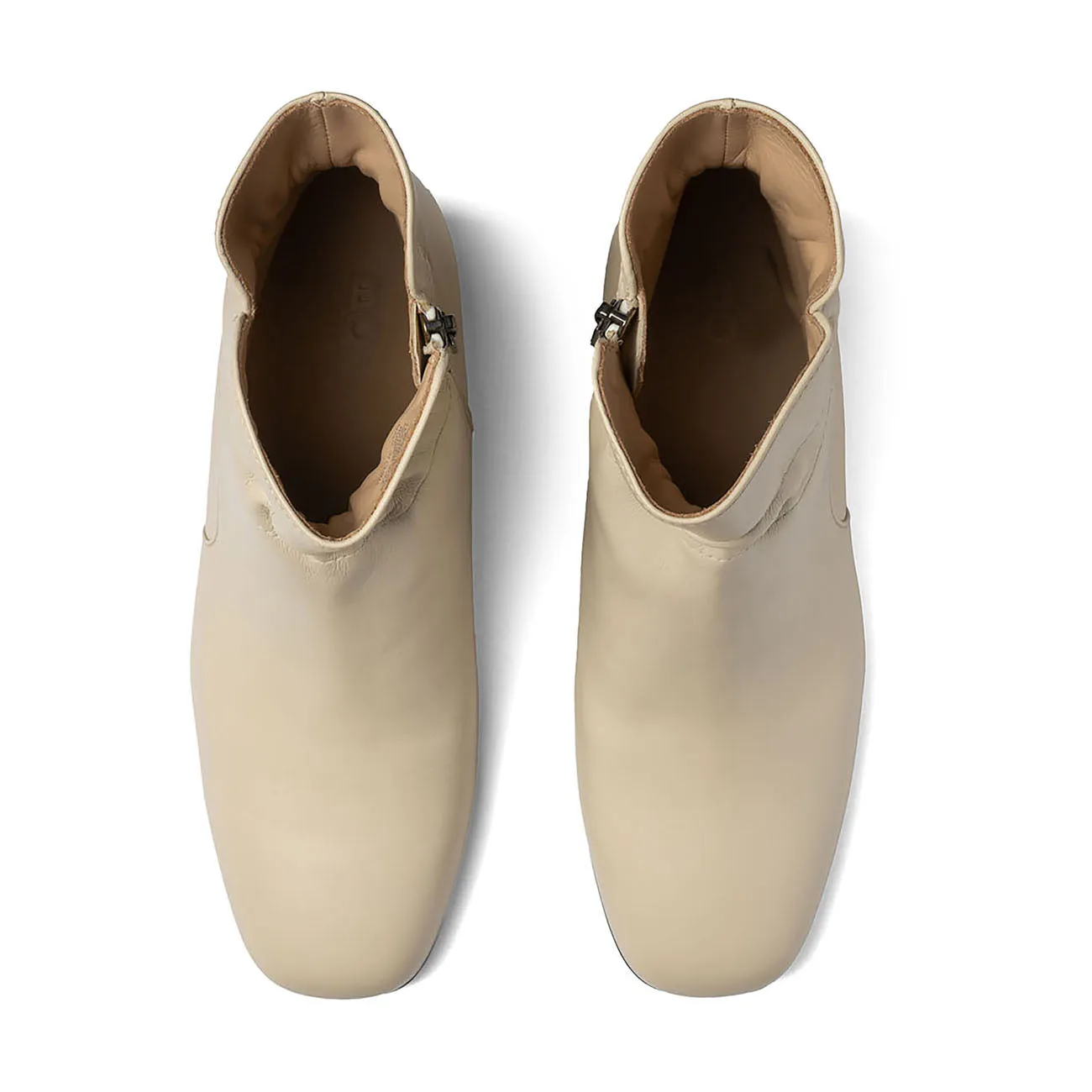 Versatile Performance Built For Adventure Avenue Mid Metatarsal