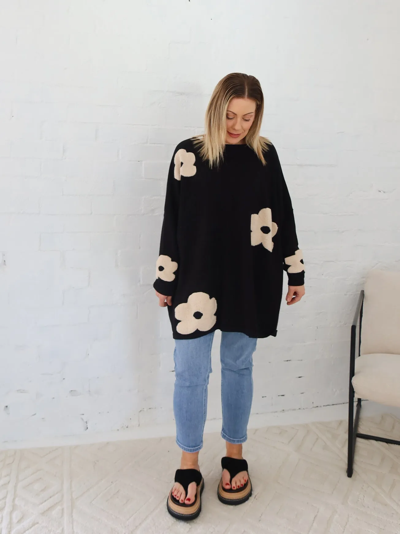Off Duty Look Warm Outfit Avery Knit - Black Flower