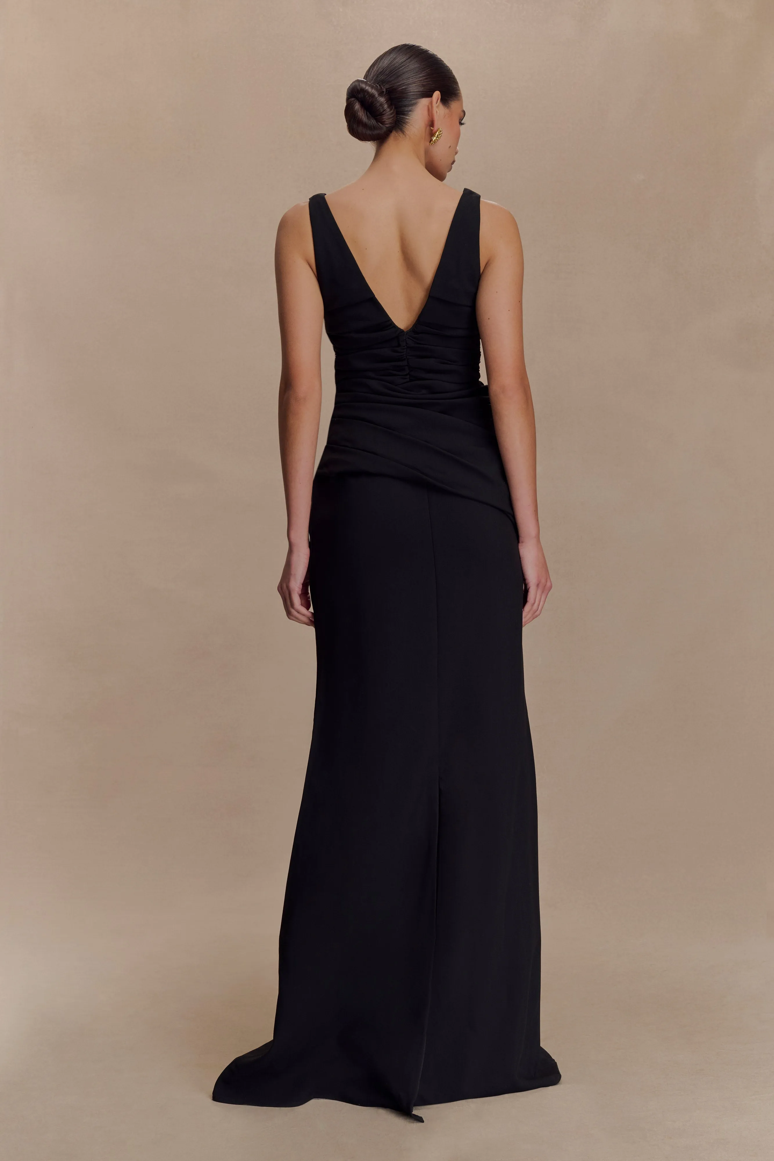 Axton Low Neck Maxi Dress - Black Walkable Flow