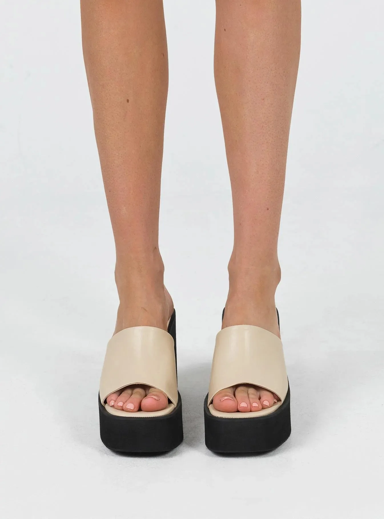 Beaufort Platform Heels Black / Beige Flex grooves