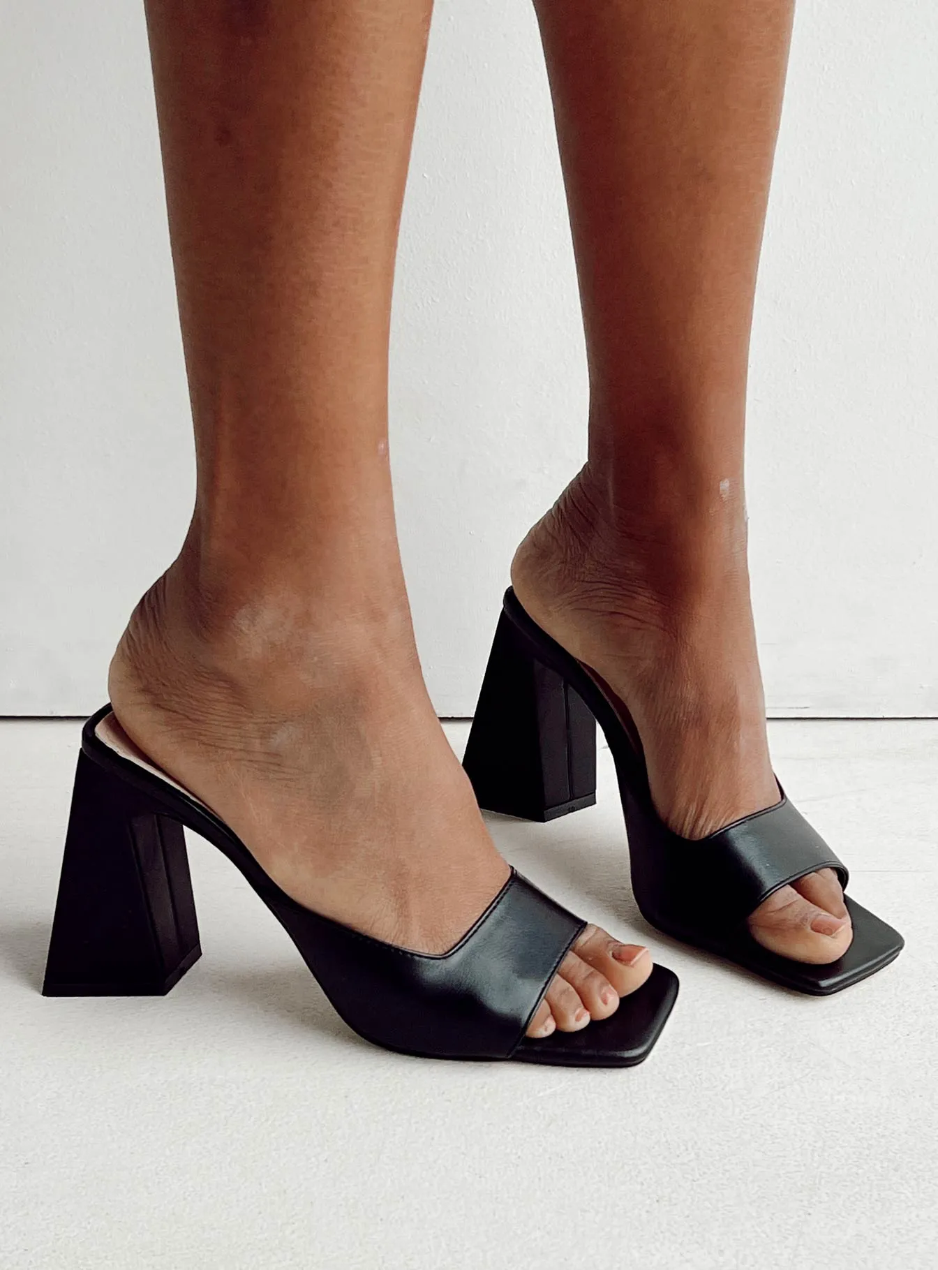 Ankle Strap Selva Heels Black