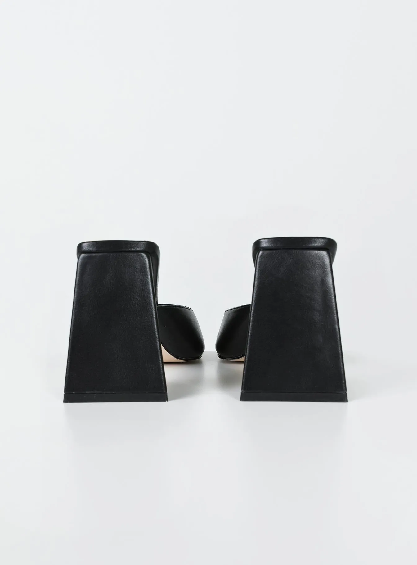 elegant design Selva Heels Black