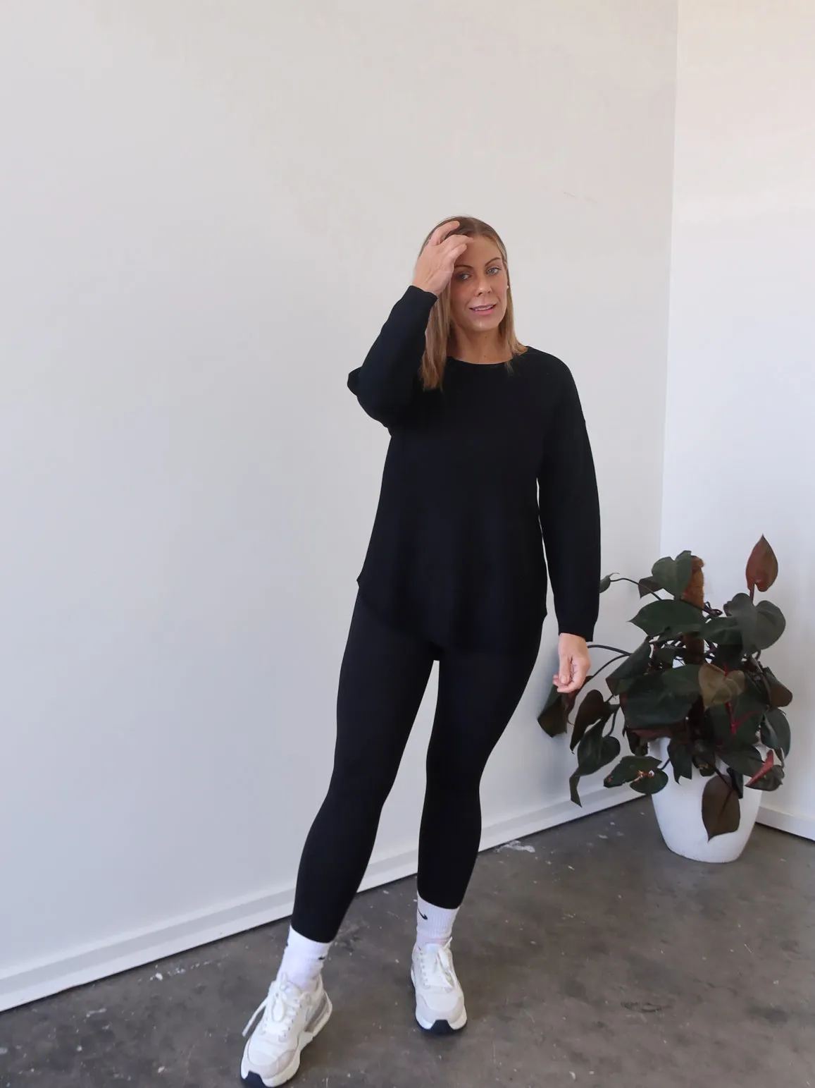 Saxon Knit - Black Compact Knit Technique Drop Shoulder Design