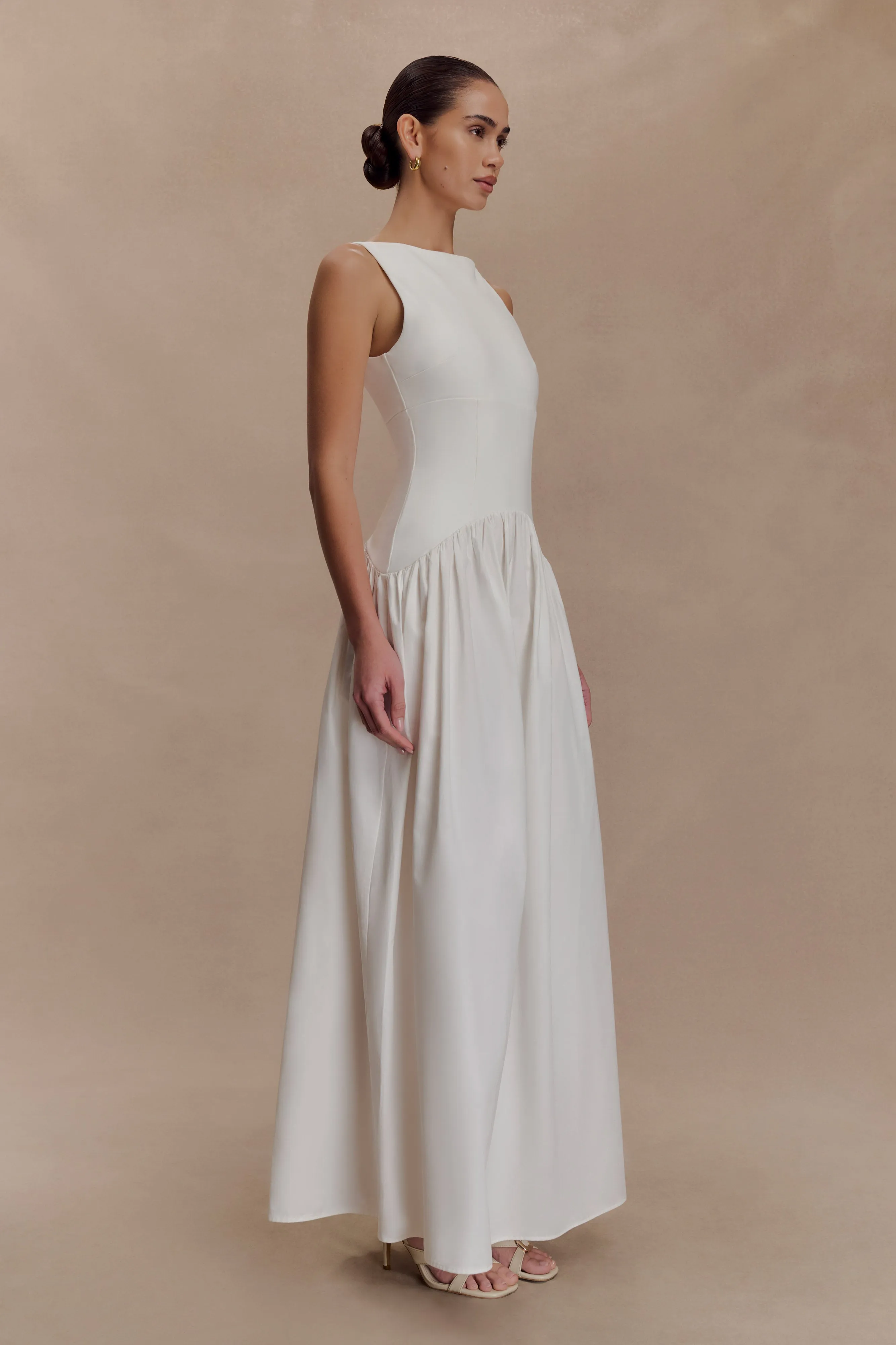 Elegant Finish V-Neck Acacia Contrast Sleeveless Maxi Dress - White