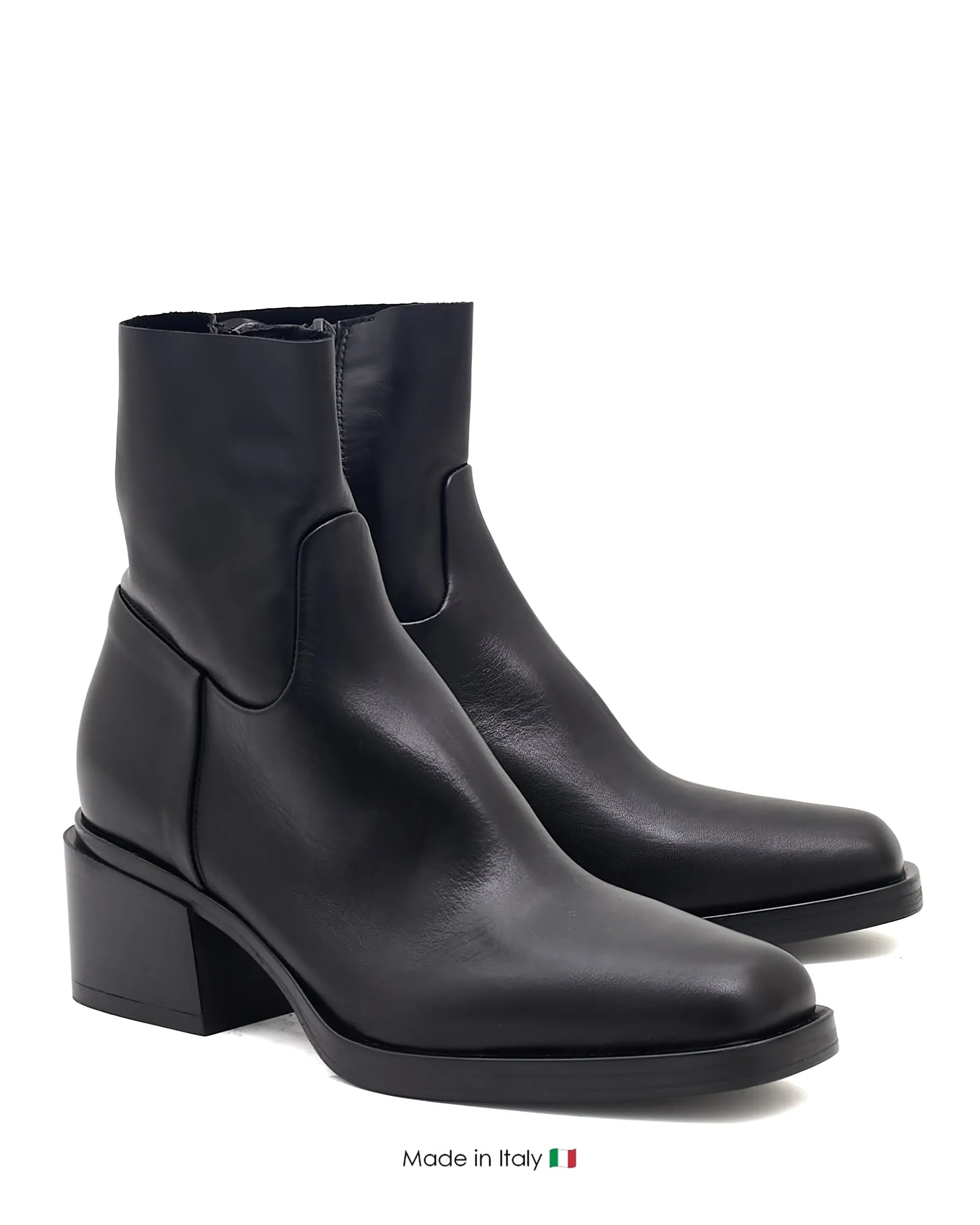 E4424 Black Boot Leather On-the-Go Wear Travel Friendly