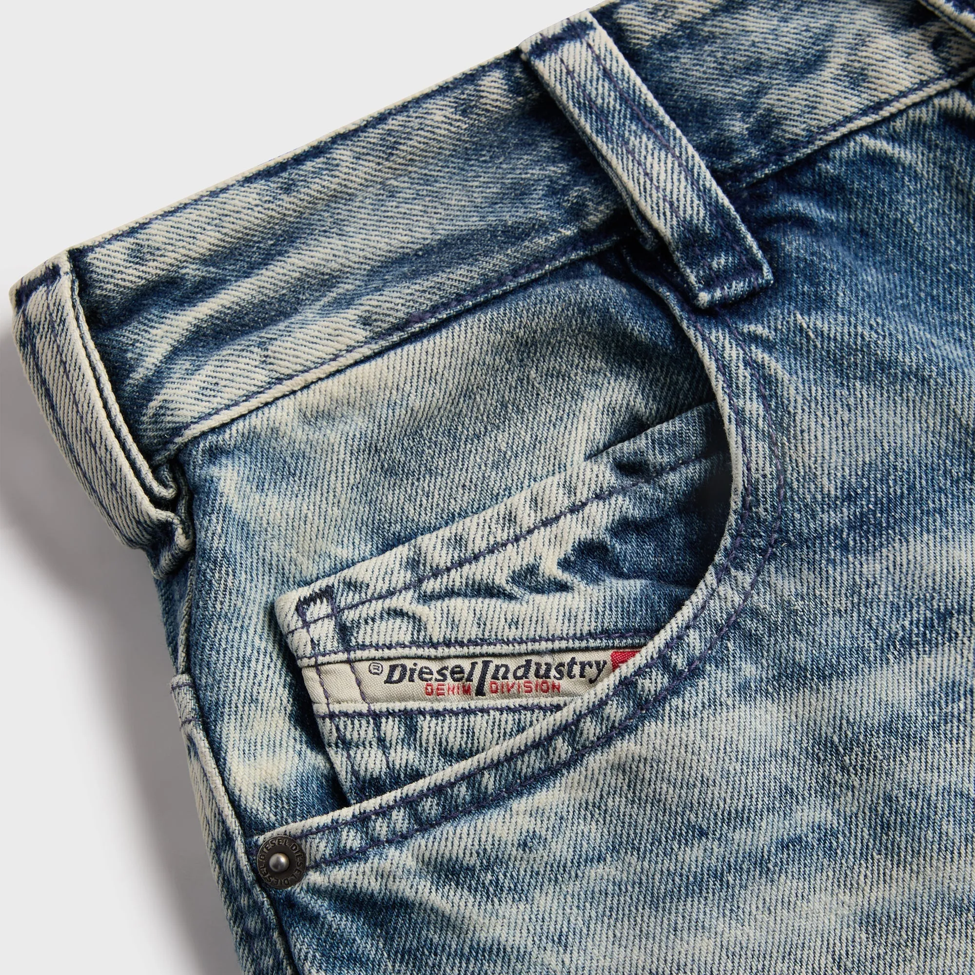 Diesel 1997 D-Enim-M Pant - Blue Light wash Reinforced Pockets