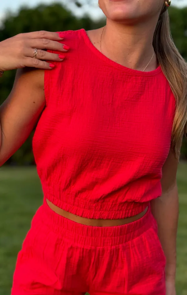 Breezy Fit FourWay Stretch Crew Neck Tank with Elastic Hem