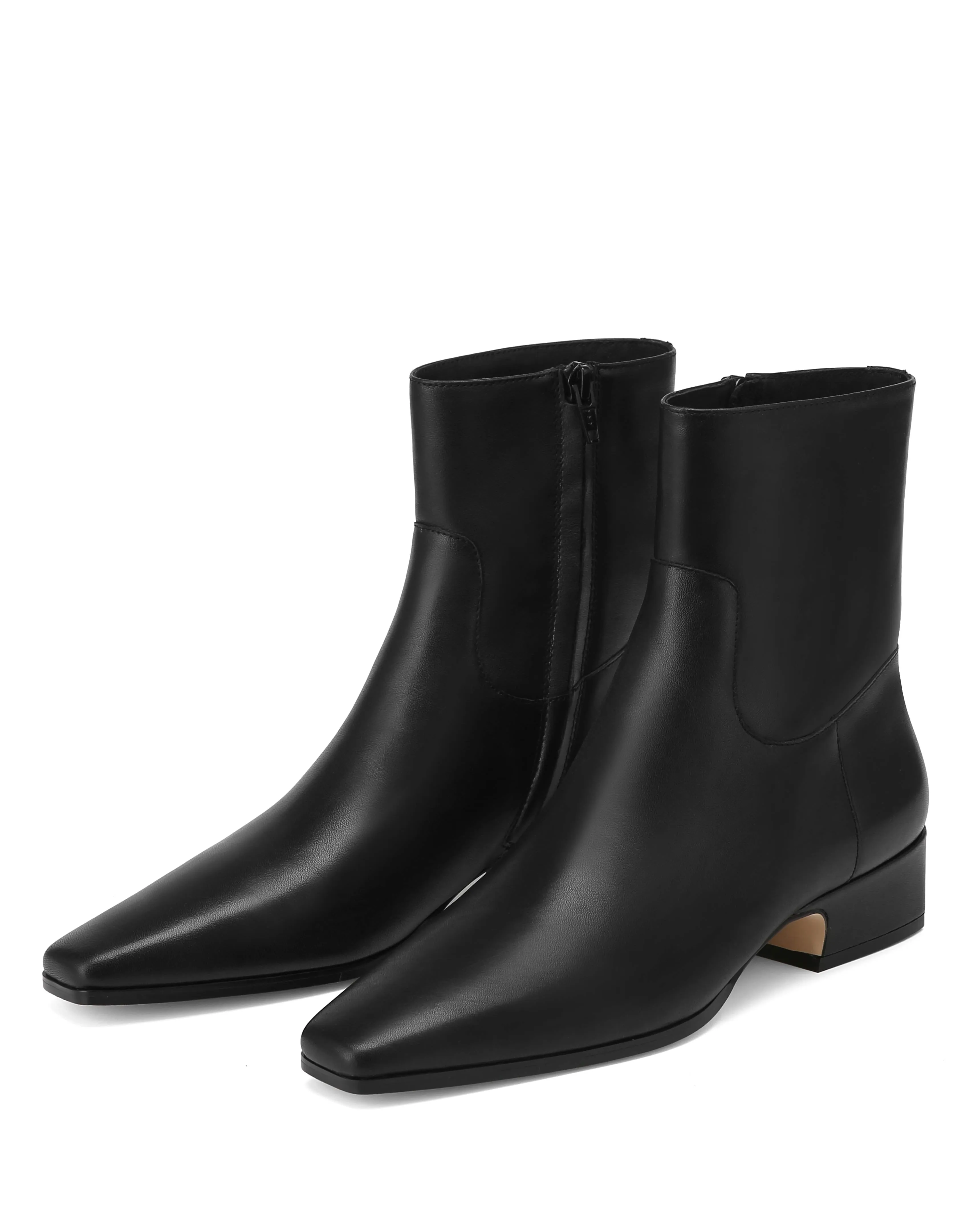 City Life gift pick Dusty Black Leather