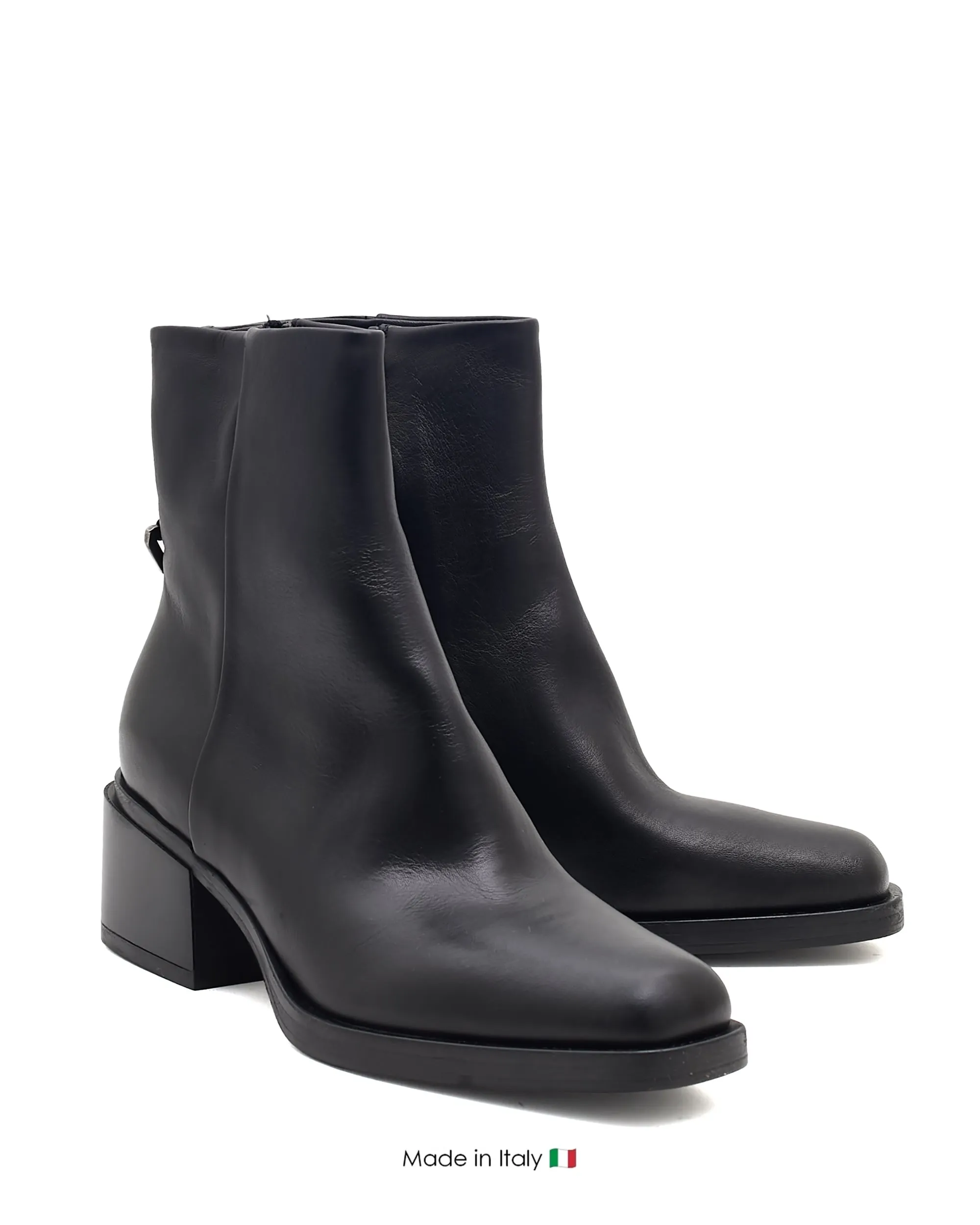 E4421 Black / Gun Metal Boot Leather Stable Fit Padded Interior Urban Traveler