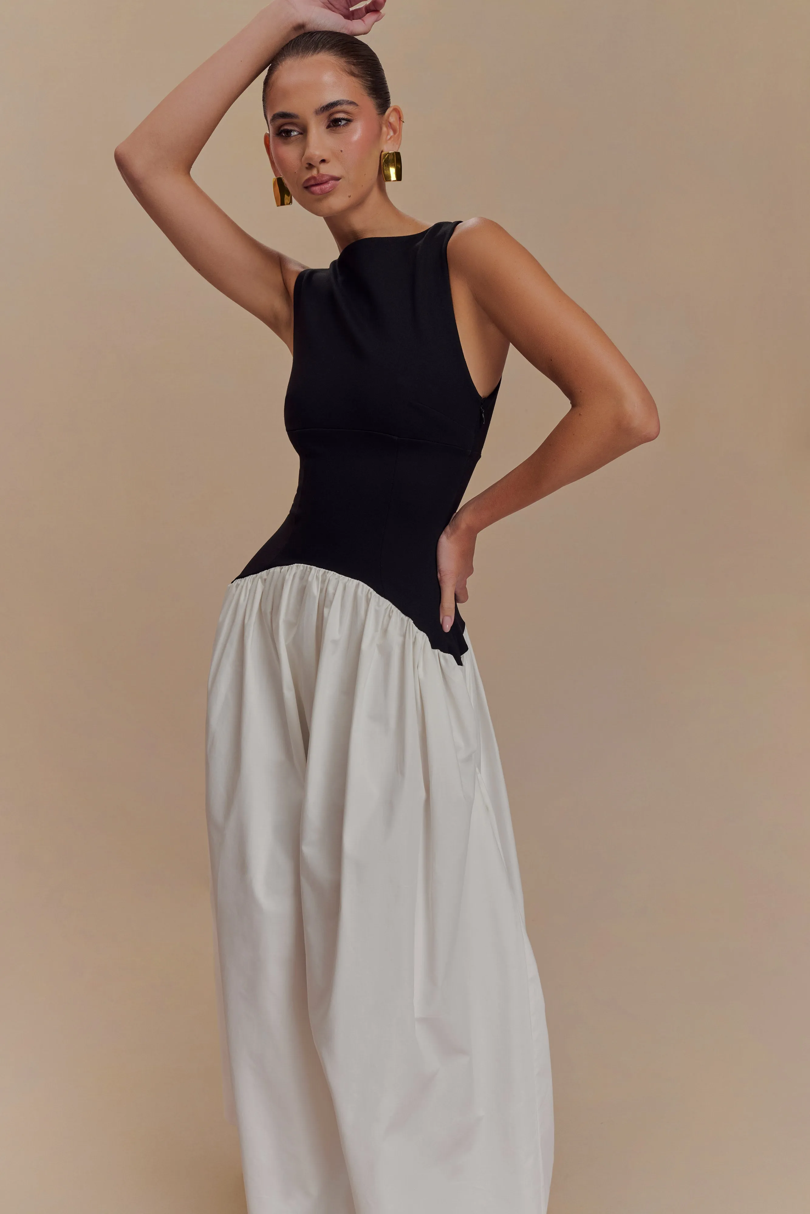 Acacia Contrast Sleeveless Maxi Dress - Black/White confident look