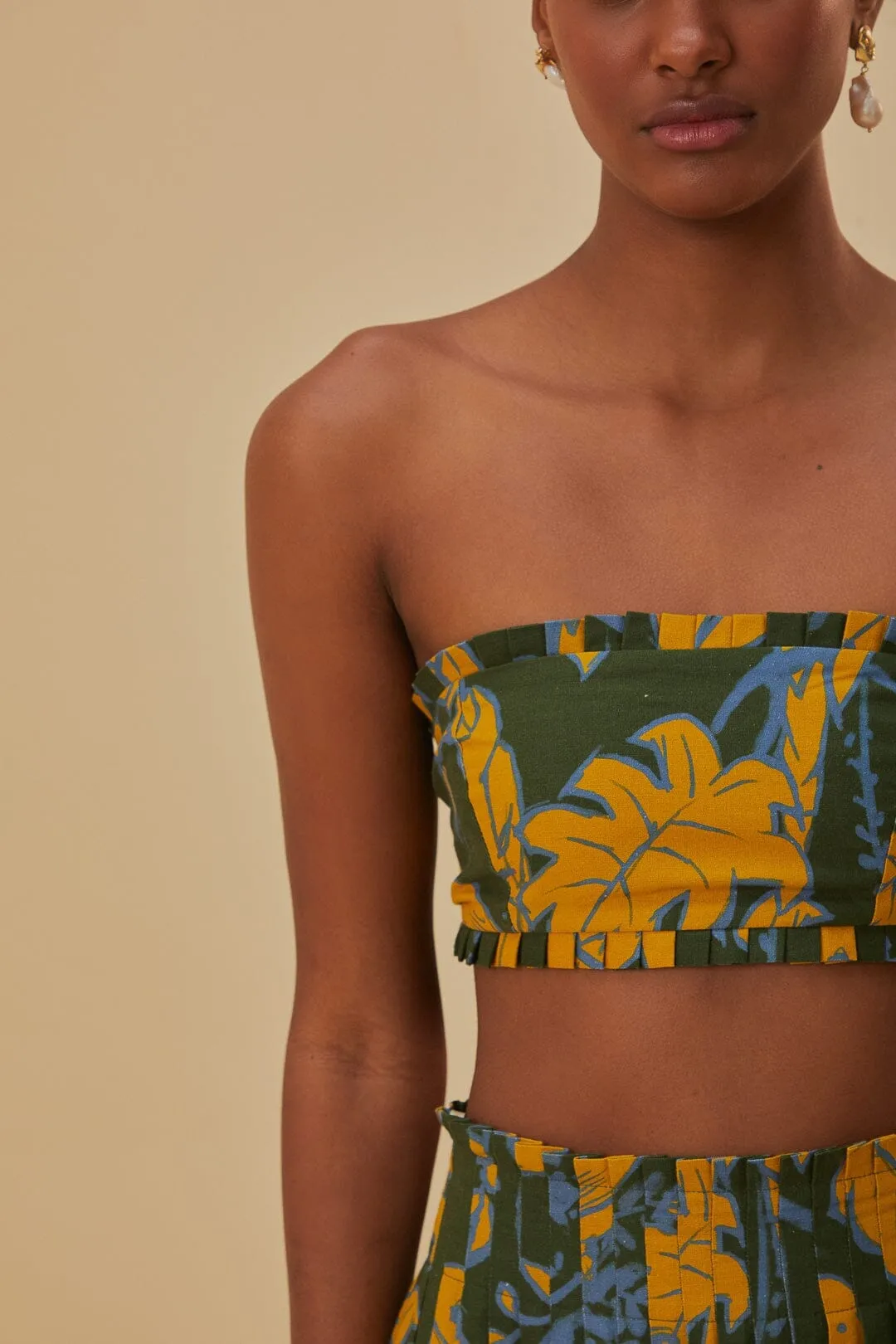 Green  Foliage Sketch Lenzing? Ecovero? Euroflax? Crop Top Sport Ease