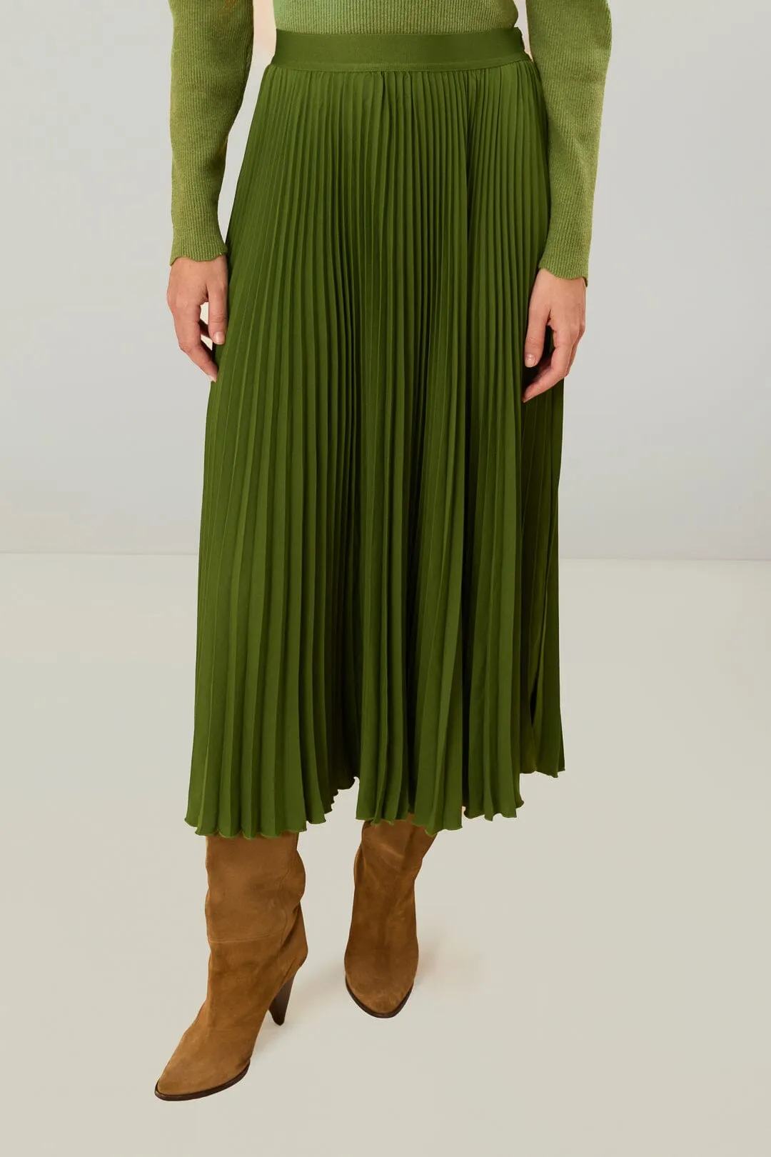 Non Irritating Seams Green Pleated Maxi Skirt