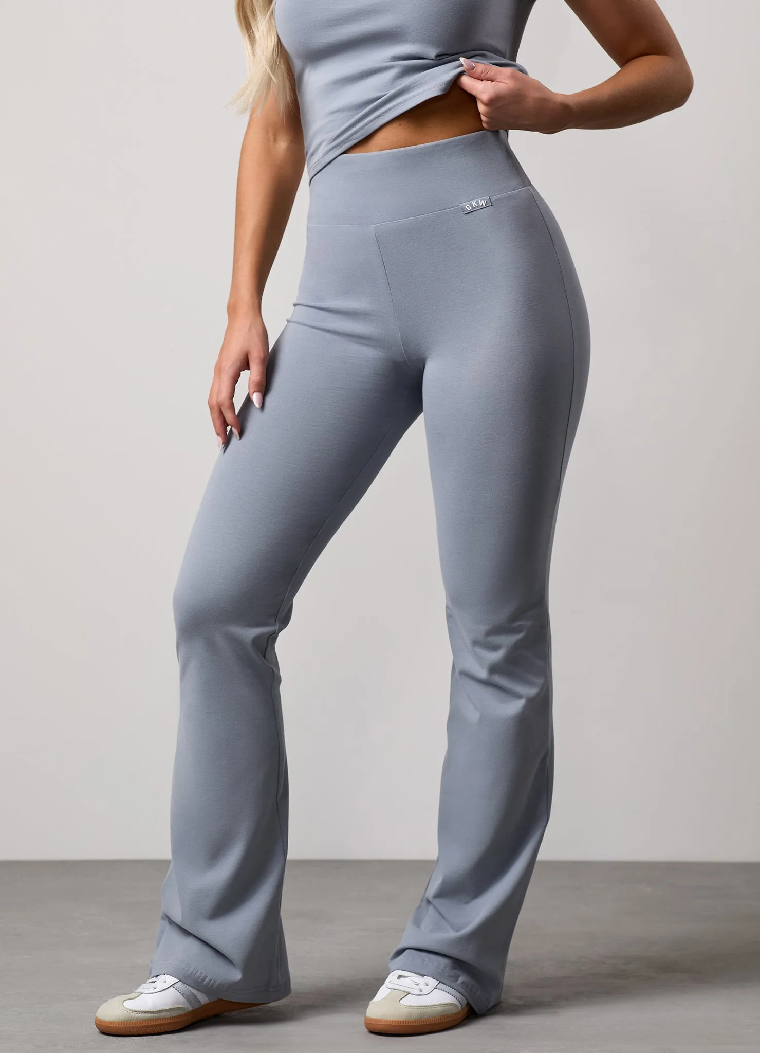 Contour Hug Gym King Plush Flared Trousers - Blue Mist