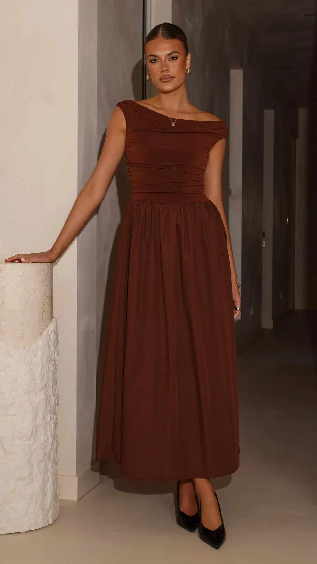 Immy Midi Dress - Brown Urban Favorite Flexible Layers