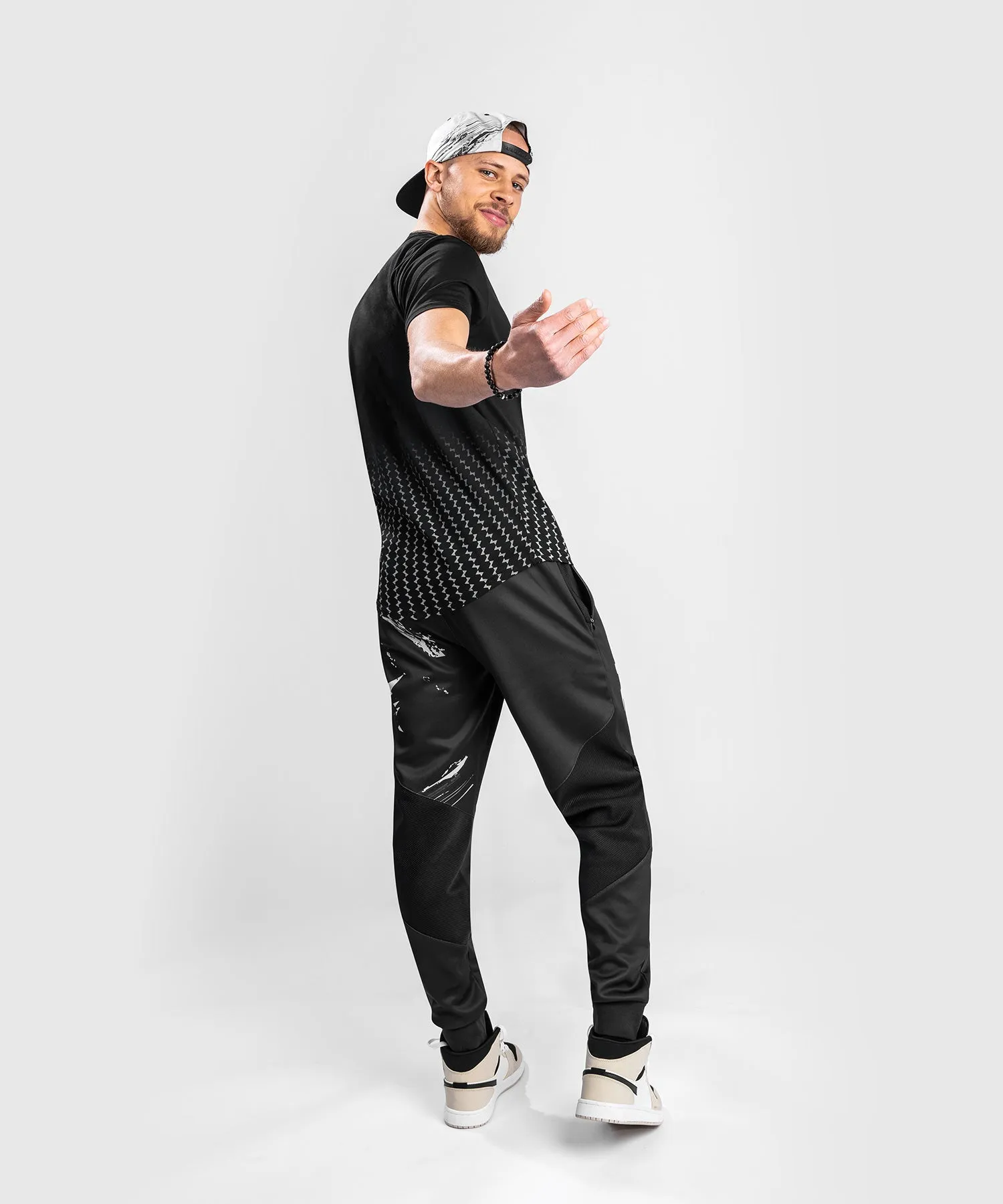 Trendy UFC Venum Authentic Fight Week Men??s 2.0 Short Sleeve T-Shirt - Black