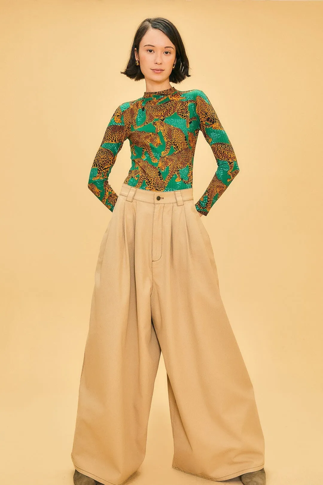 Khaki Low Waisted Pleated Pants Tear Resistant Design