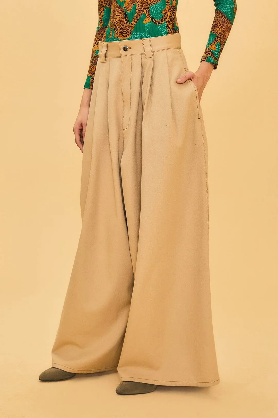 Khaki Low Waisted Pleated Pants TemperatureRegulation