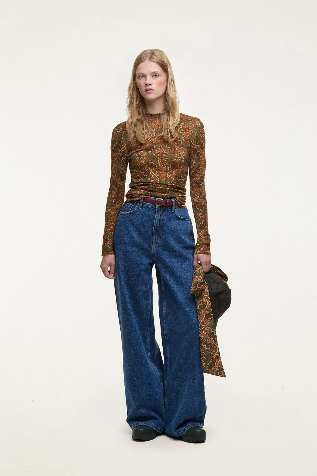 Sporty Joggers Versatile Scarf Luana Long-Sleeve Knitted Top