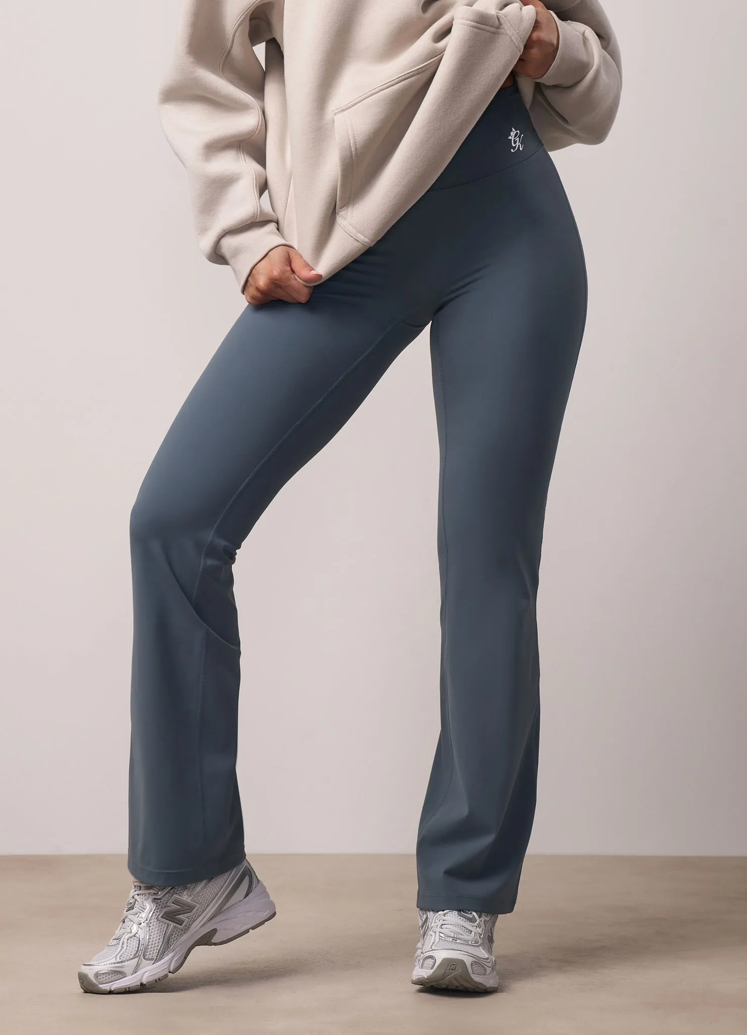 365 Flared Yoga Legging Petite - Storm Blue Tailored Fit Feminine Fit