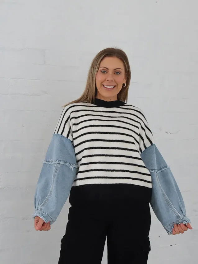 Simple Silhouette Marks Knit