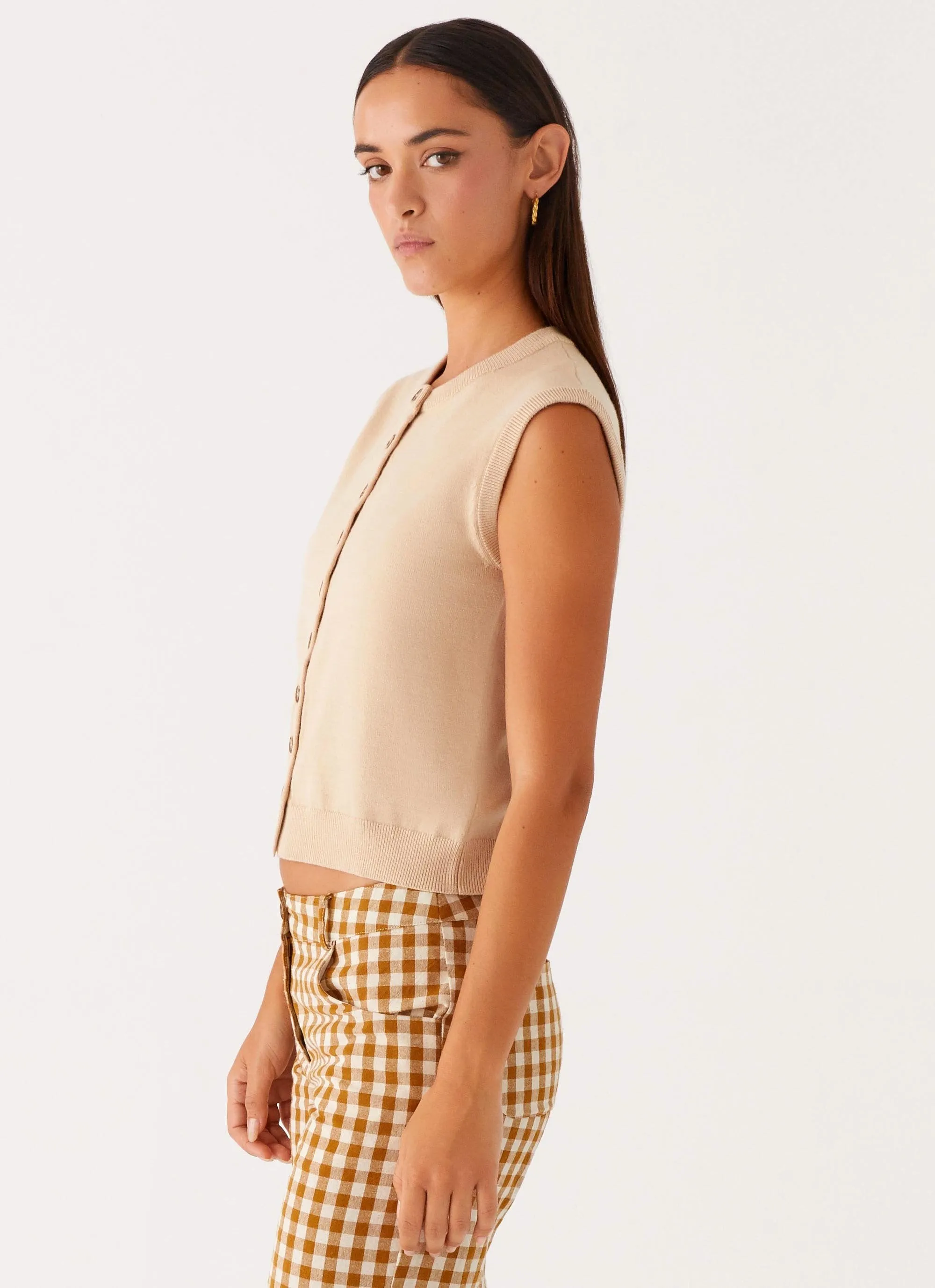 Gradient Colorfast Dye Diagonal Pocket Placement Mickey Knit Vest - Cream