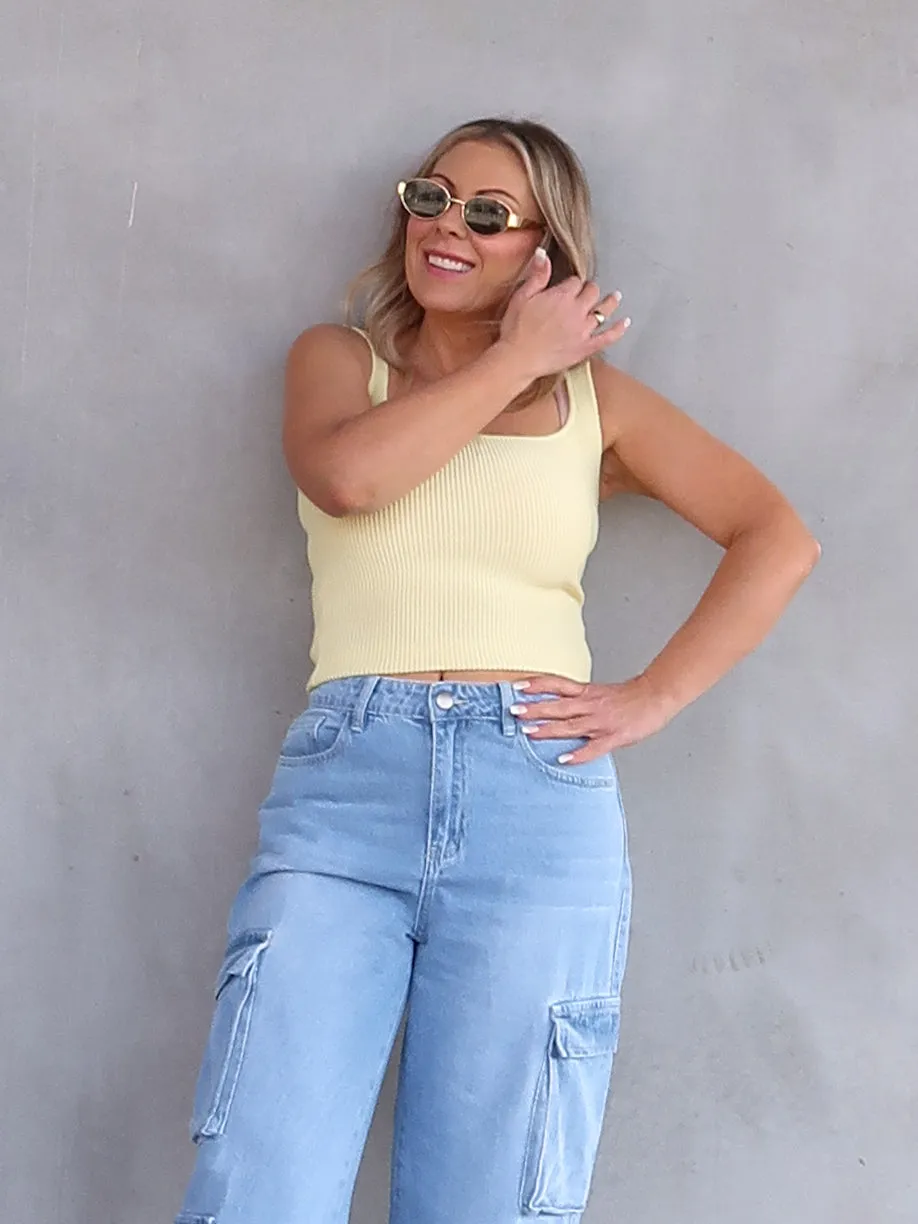 Roll Resistant Collar high - capacity Mona Singlet - Yellow