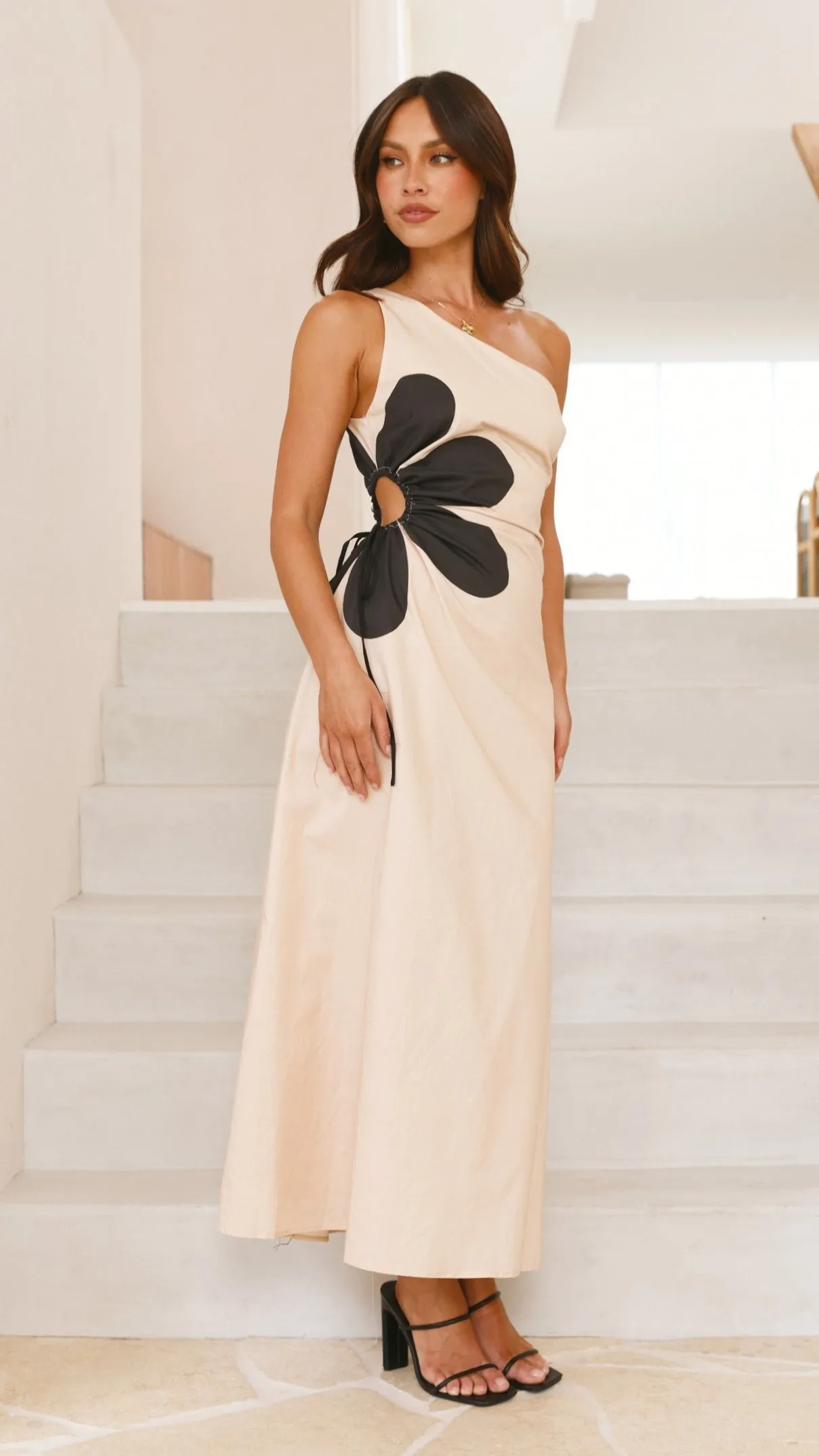Nancia Maxi Dress - Beige / Black Elegant formal outfit