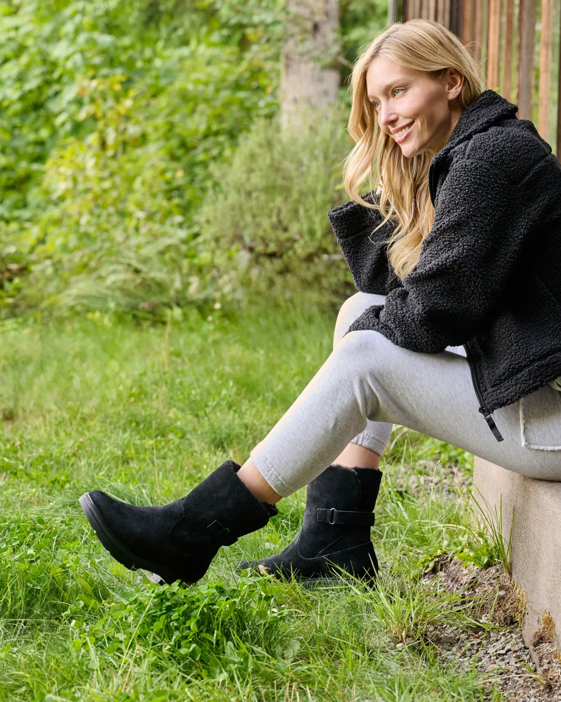 Vista Mid Boot Padded Interior Rural Traveler Lace Closure