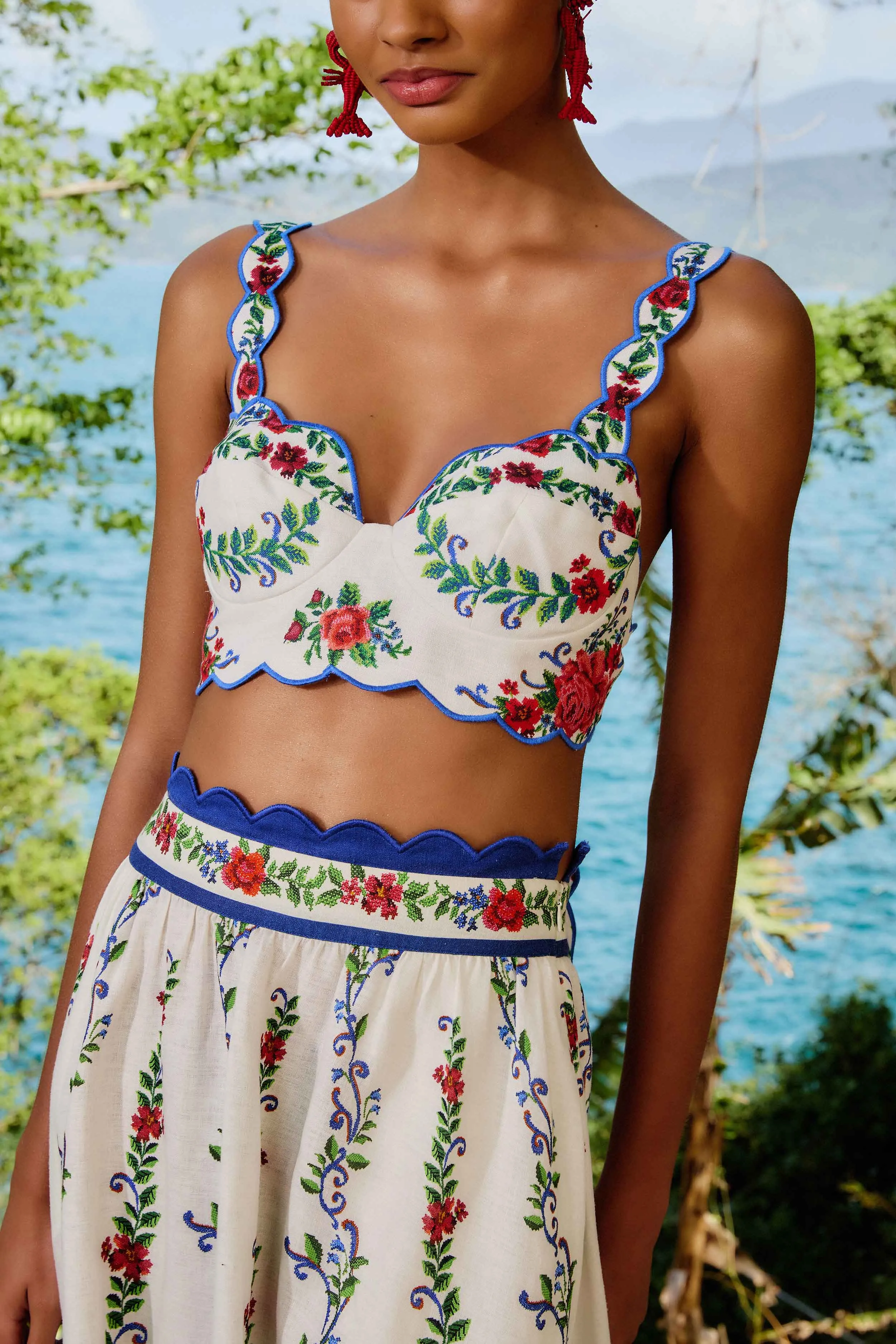 WrinkleFree Material CompactKnit Off-White Flower Tapestry Euroflax? Premium Linen Top