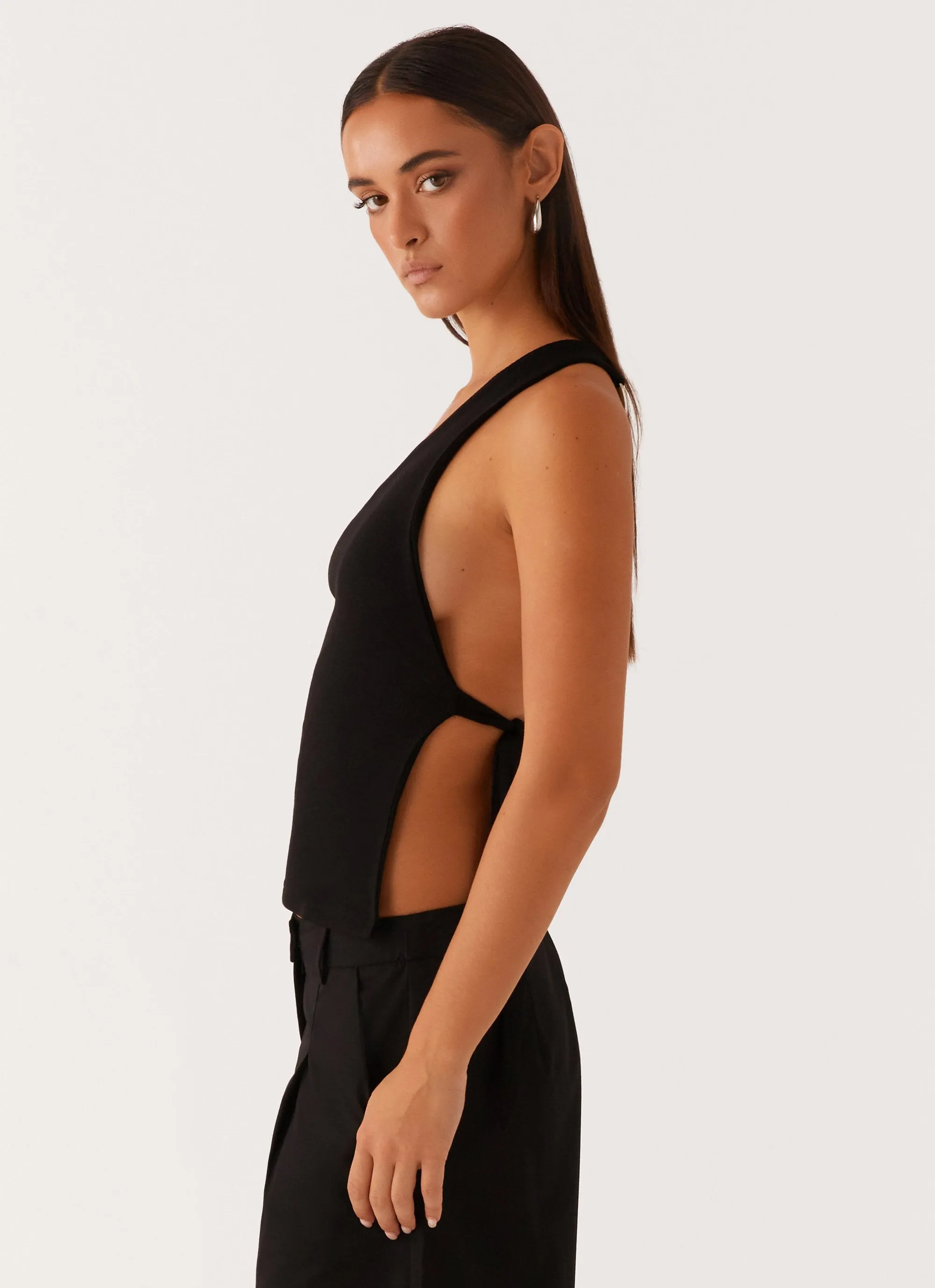 muted tone Safiya One Shoulder Top - Black