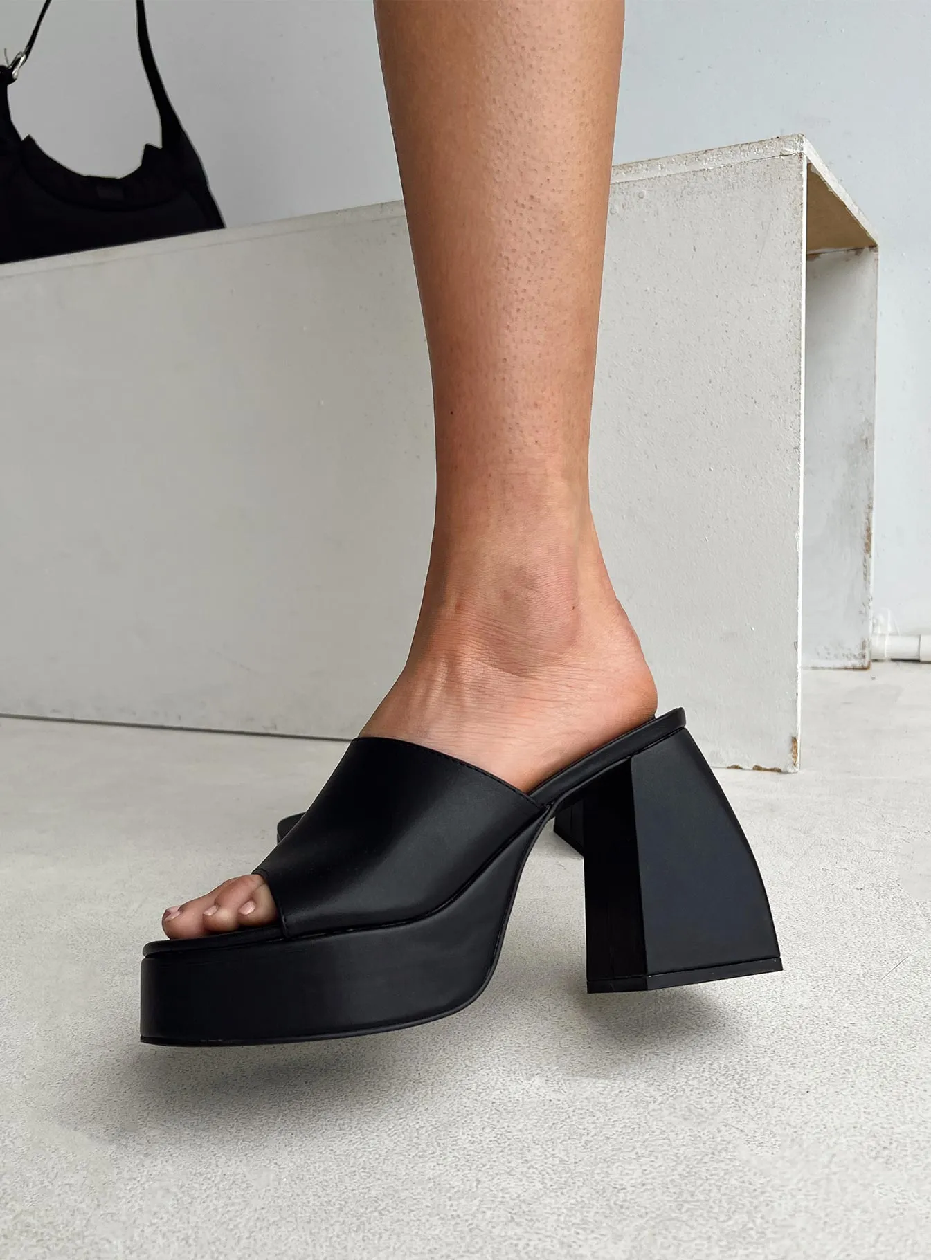 Textured Finish Shapiro Mules Platform Heels Black