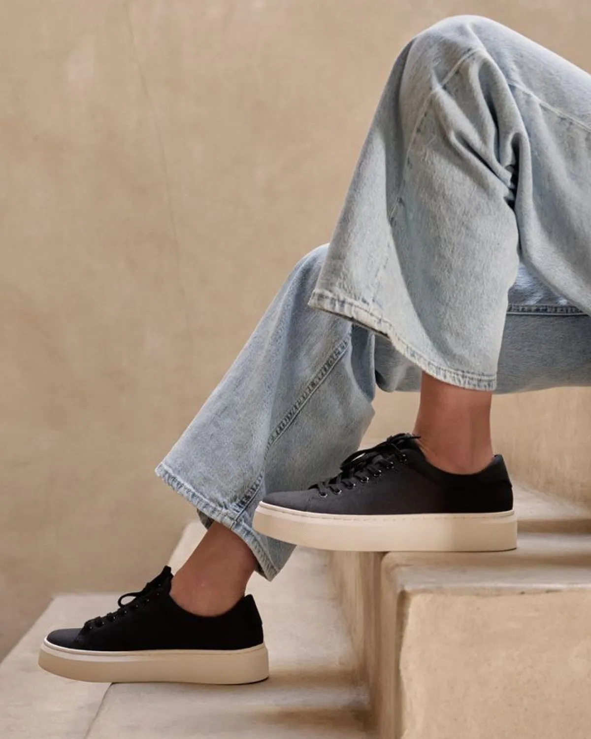 Free Movement clean design Jumpstreet Sneaker