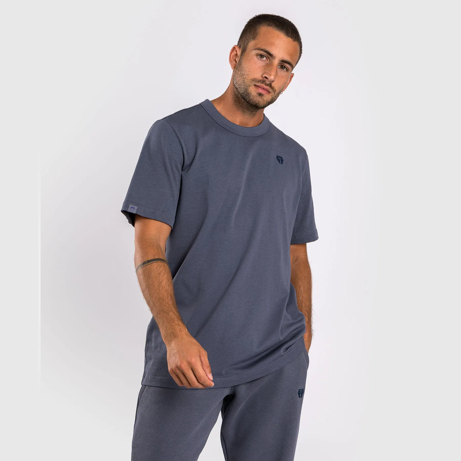 Venum Silent Power T-Shirt - Navy Blue Fit for All Seasons Floral Pattern