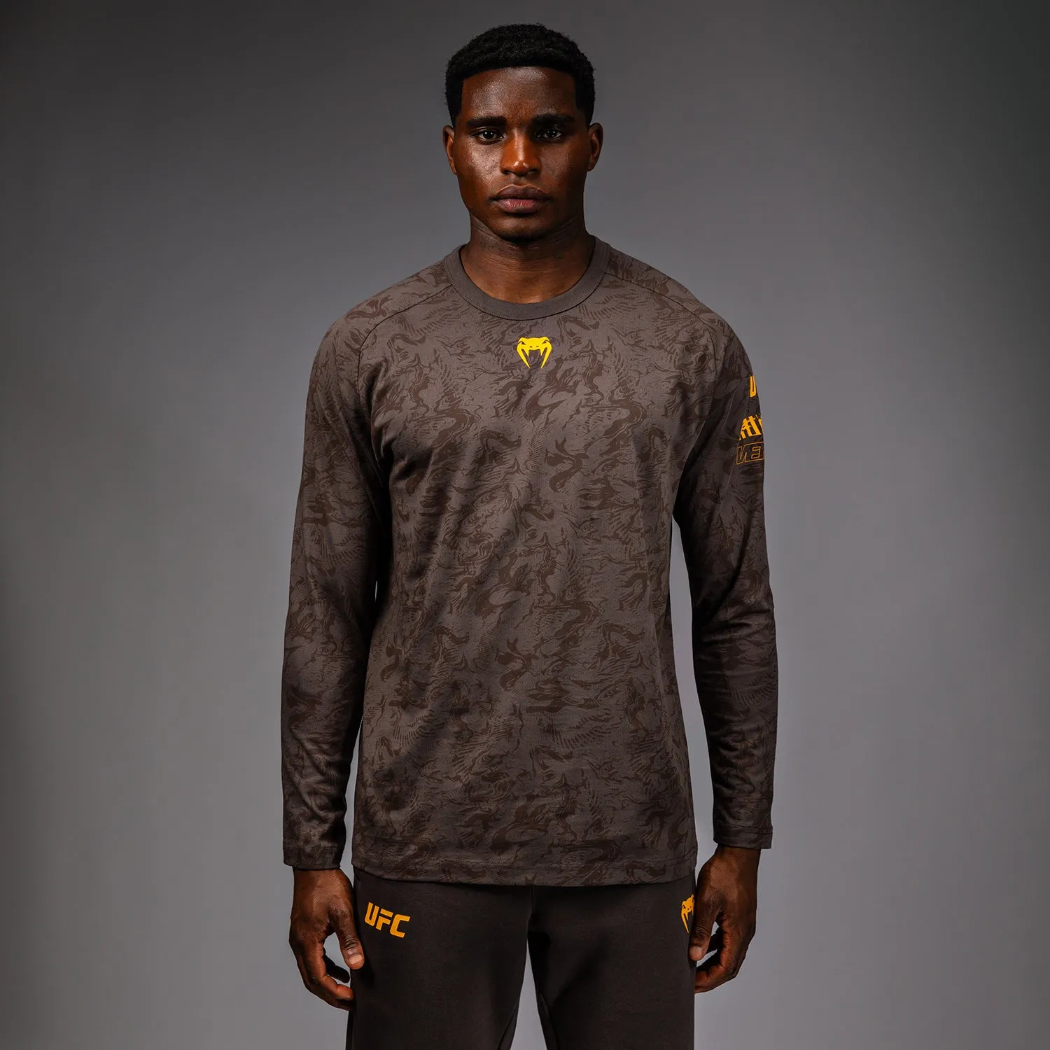Flexible stretch UFC Fusion by Venum Fight Week Men??s Long Sleeve T-Shirt - Earthen Brown