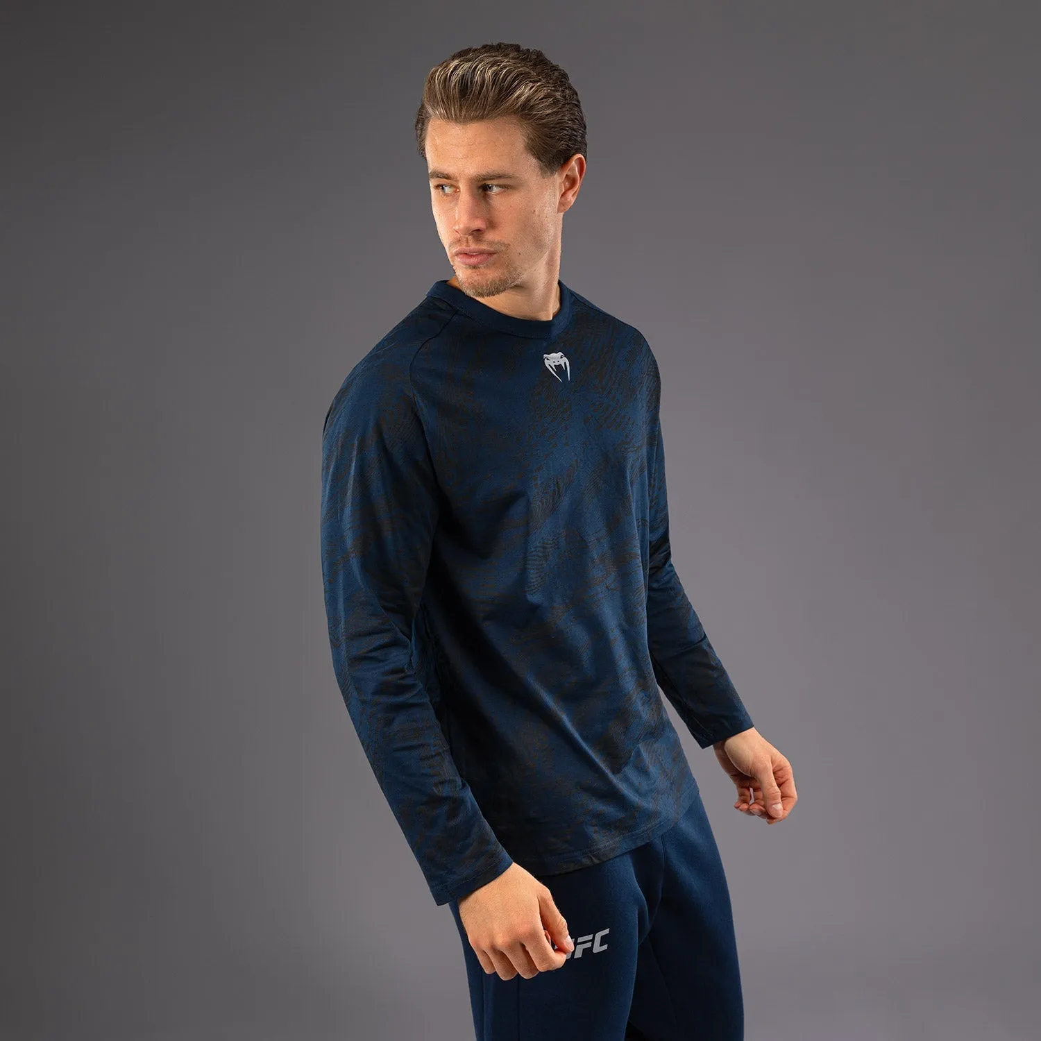 Comfortable Layering HighThreadCount UFC Fusion by Venum Fight Week Men??s Long Sleeve T-Shirt - Oceanic Blue