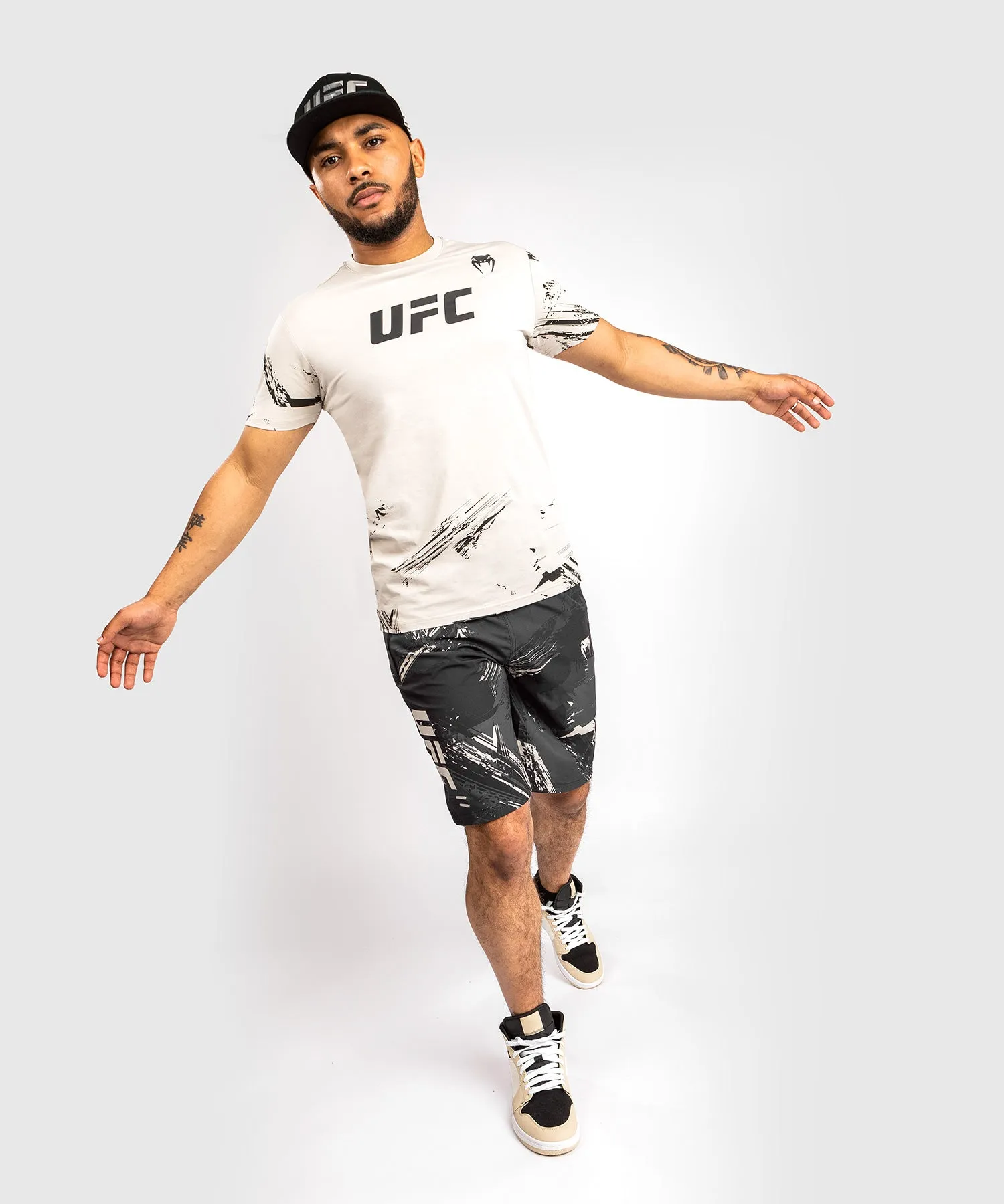 Casual Mode Weekend Essential UFC Venum Authentic Fight Week Men??s 2.0 Short Sleeve T-Shirt - Sand