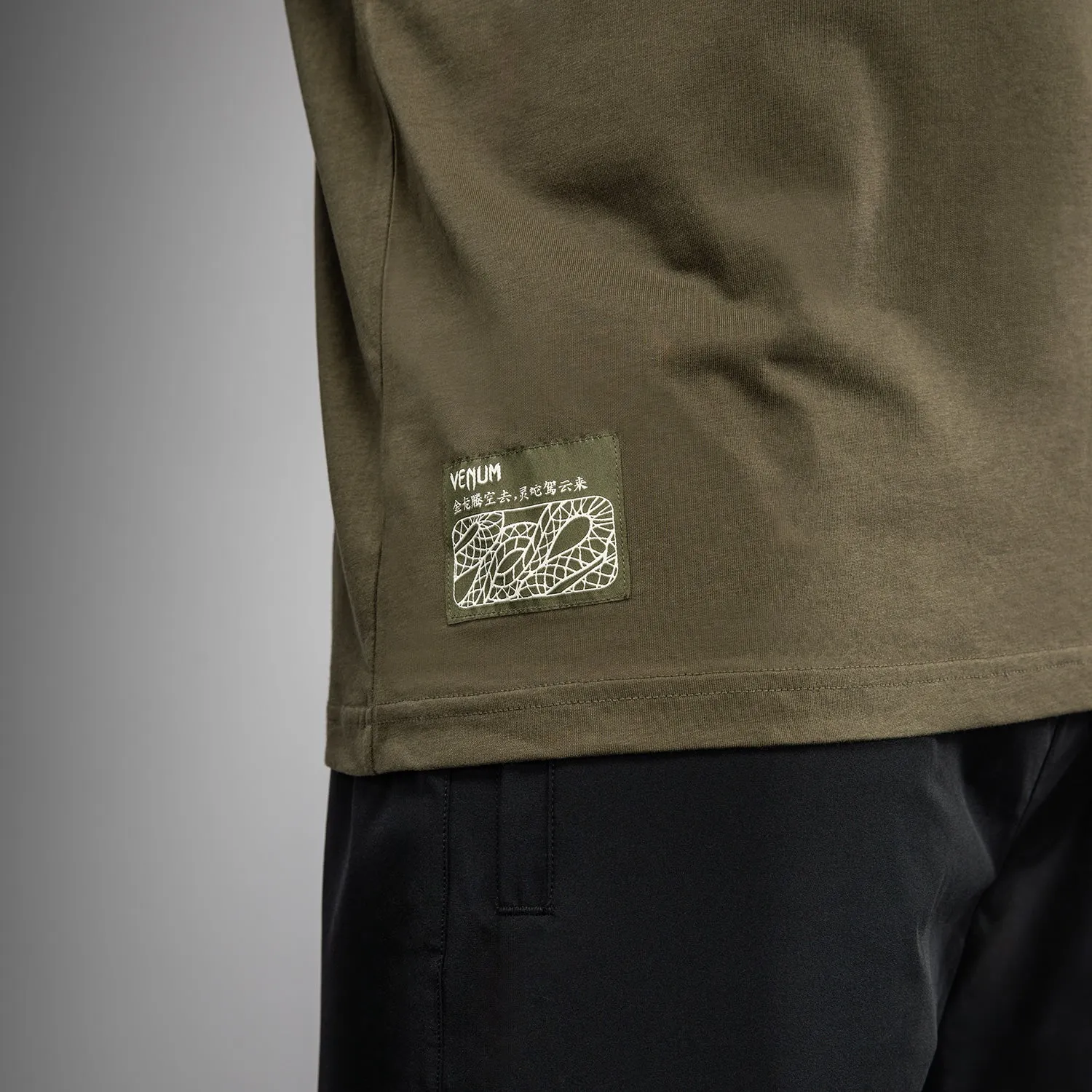 Structured silhouette easy to pair Venum Serpenti T-Shirt - Khaki/Bronze/Ivory