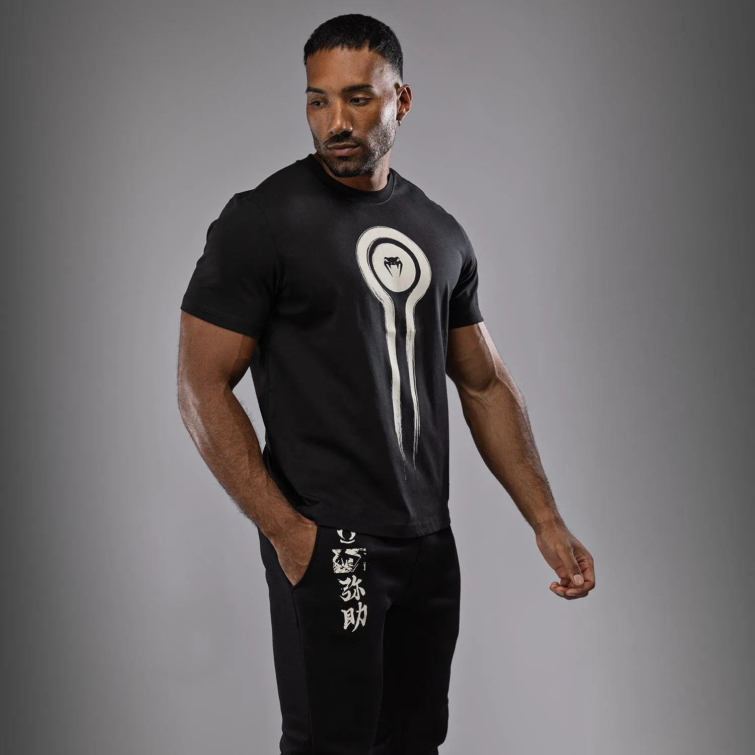 Essential Clothing VintageWashEffect Venum x Assassin's Creed Shadows T-Shirt - Black