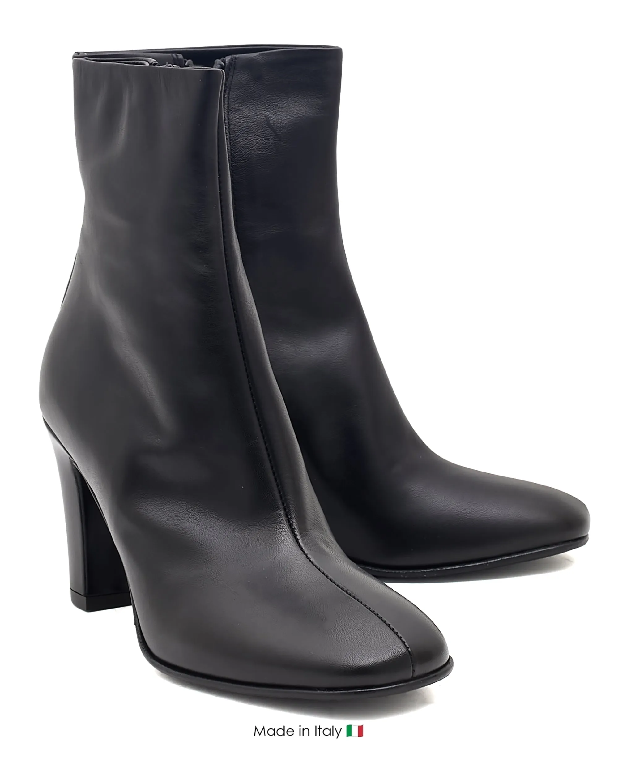 Young Professional Extreme Comfort Isabella Black Leather