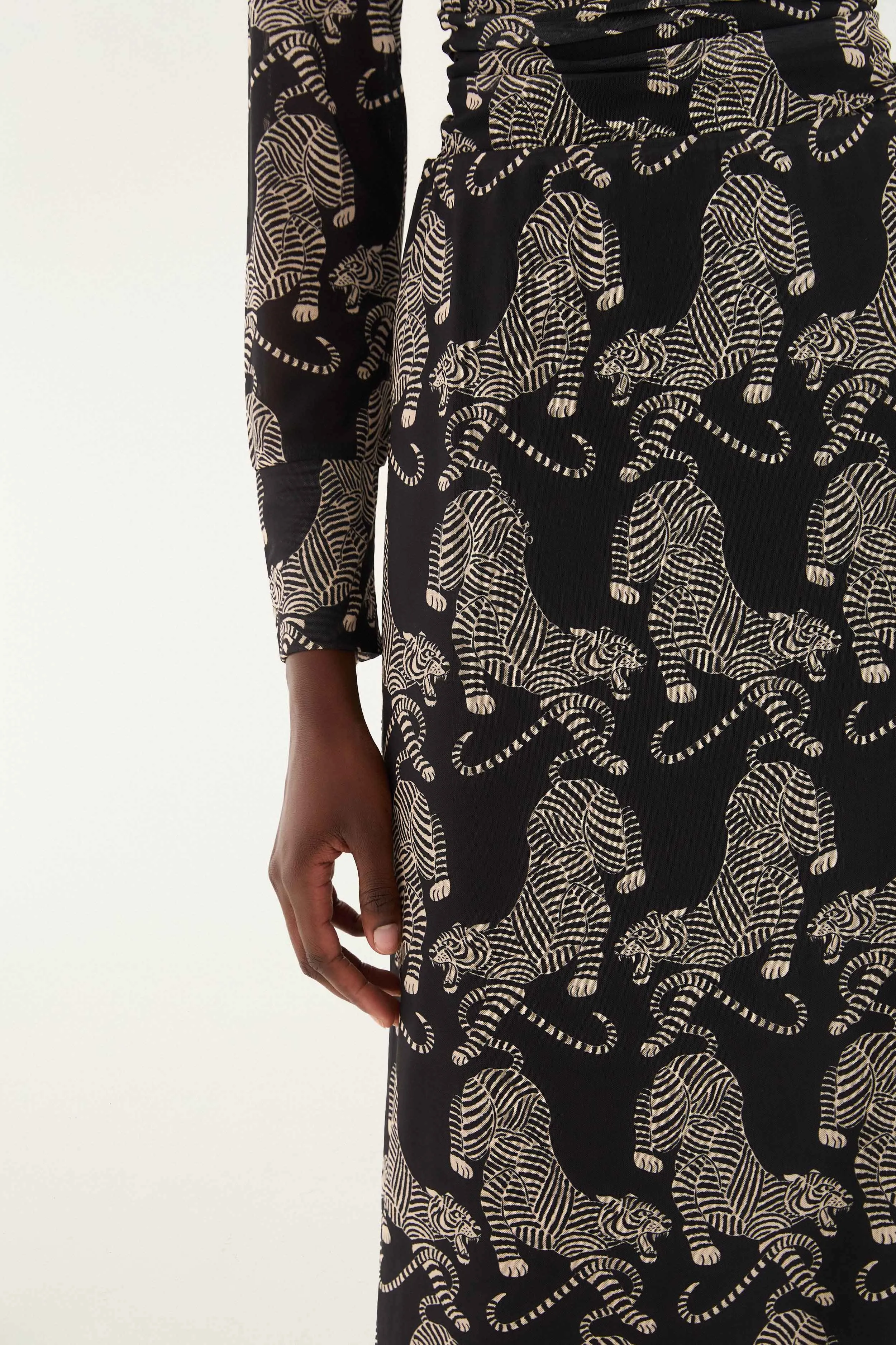 Outfit Moodset Black Striped Tigers Tulle Maxi Skirt