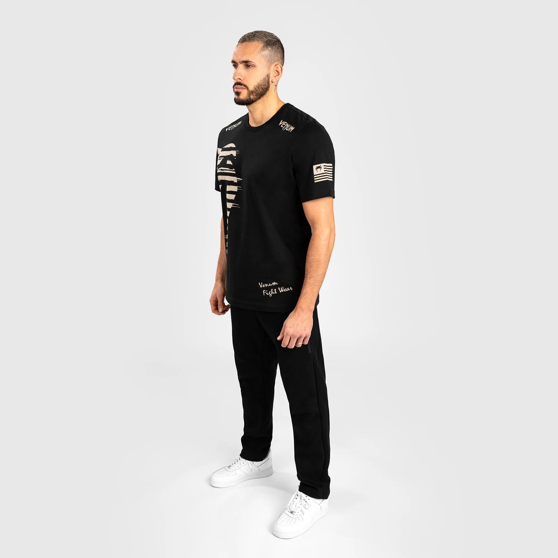 VENUM GIANT USA T-SHIRT - REGULAR FIT - BLACK Simple yet stylish Timeless Fit