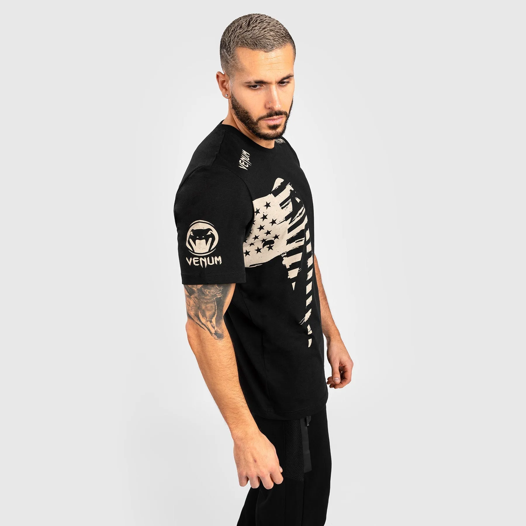 VENUM GIANT USA T-SHIRT - REGULAR FIT - BLACK Formal Style