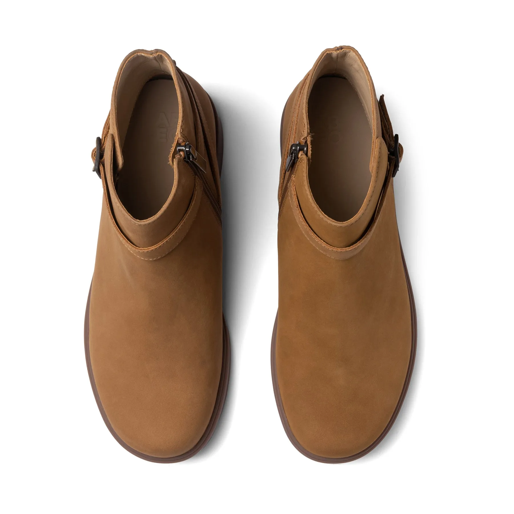 Seamless Comfort Trail Runner Compass Buckle Metatarsal